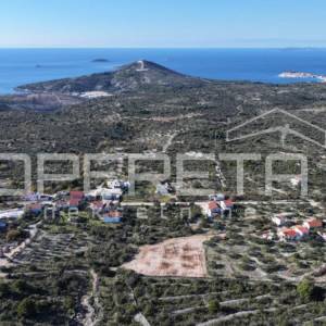 Zemljište u Primoštenu s panoramskim pogledom na more- idealno za gradnju vile