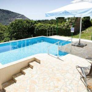 Žrnovnica, samostojeća kuća 300 m2 sa bazenom