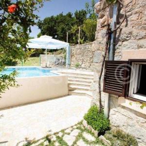 Žrnovnica, samostojeća kuća 300 m2 sa bazenom