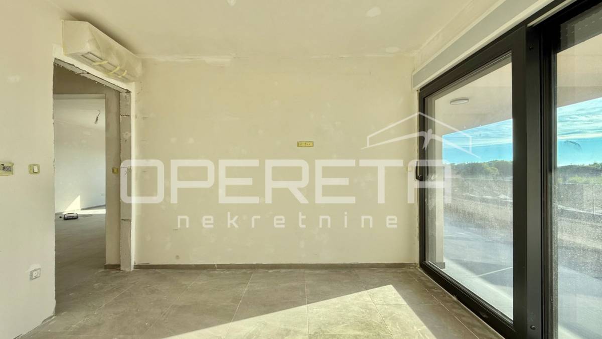 1S apartman u prizemlju s velikim vrtom i terasom