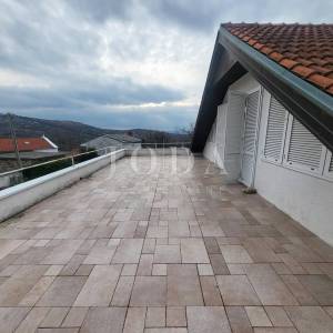 2 vile s bazenom + poslovni prostor na jednoj parceli od 2.700 m2