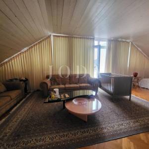 2 vile s bazenom + poslovni prostor na jednoj parceli od 2.700 m2