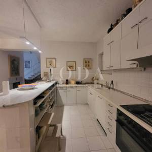 2 vile s bazenom + poslovni prostor na jednoj parceli od 2.700 m2