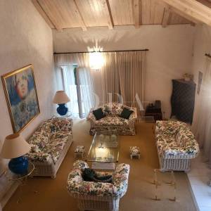 2 vile s bazenom + poslovni prostor na jednoj parceli od 2.700 m2
