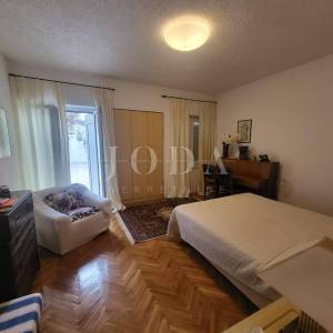 2 vile s bazenom + poslovni prostor na jednoj parceli od 2.700 m2