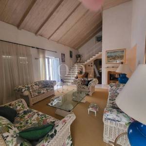 2 vile s bazenom + poslovni prostor na jednoj parceli od 2.700 m2