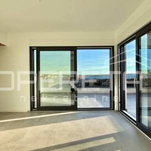 2S apartman na drugom katu – Povljana
