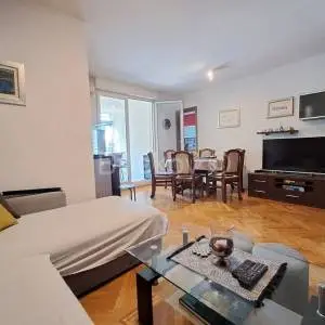 3 sobe, parking, dugoročan najam Split Brodarica