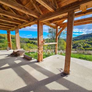 4,5 ha ZEMLJIŠTA + KUĆA