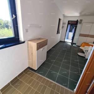 Apartman na prodaju u Barbarigi – prvi red do mora