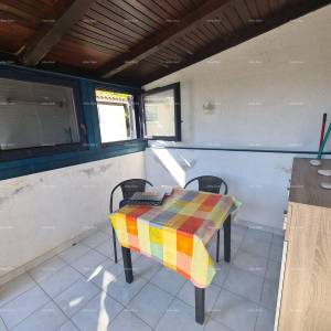 Apartman na prodaju u Barbarigi – prvi red do mora