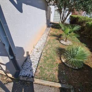 Apartman na prodaju u Barbarigi – prvi red do mora