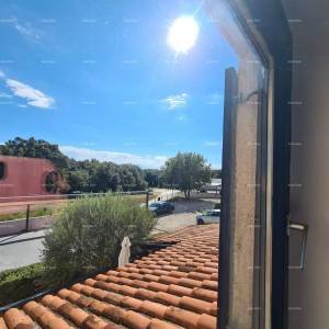 Apartman na prodaju u Barbarigi – prvi red do mora