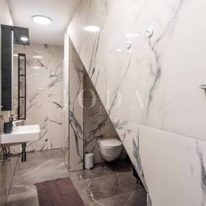Apartman s bazenom i okućnicom