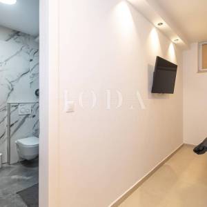Apartman s bazenom i okućnicom