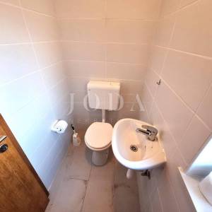 Apartman s bazenom na mirnoj lokaciji blizu Malinske