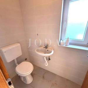 Apartman s bazenom na mirnoj lokaciji blizu Malinske