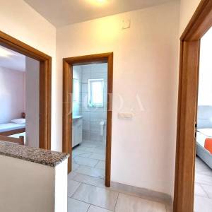 Apartman s bazenom na mirnoj lokaciji blizu Malinske