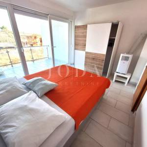 Apartman s bazenom na mirnoj lokaciji blizu Malinske