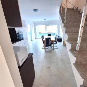 Apartman s bazenom na mirnoj lokaciji blizu Malinske