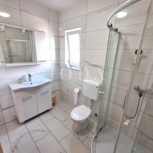 Apartman s bazenom na mirnoj lokaciji blizu Malinske