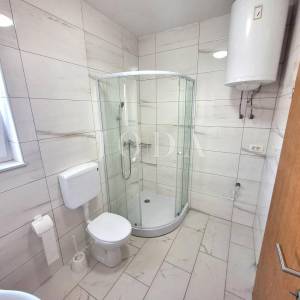 Apartman s bazenom na mirnoj lokaciji blizu Malinske