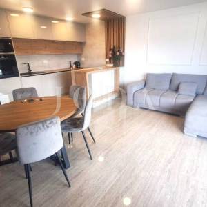 Apartman s bazenom na prestižnoj lokaciji!