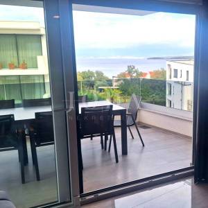 Apartman s bazenom na prestižnoj lokaciji!
