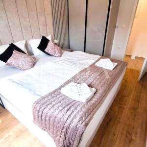 Apartman s bazenom na prestižnoj lokaciji!