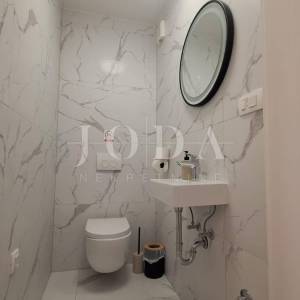 Apartman s bazenom na prestižnoj lokaciji!