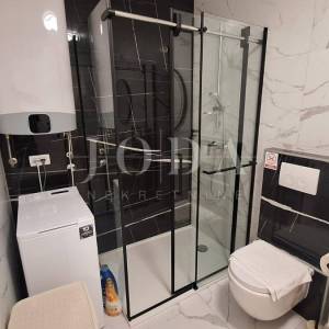 Apartman s bazenom na prestižnoj lokaciji!