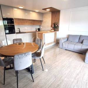 Apartman s bazenom na prestižnoj lokaciji!