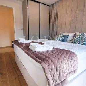Apartman s bazenom na prestižnoj lokaciji!