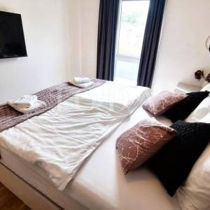Apartman s bazenom na prestižnoj lokaciji!