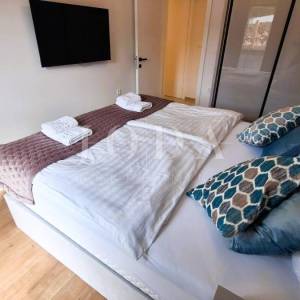 Apartman s bazenom na prestižnoj lokaciji!