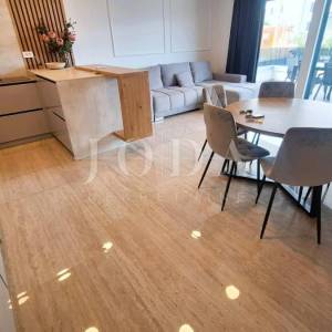 Apartman s bazenom na prestižnoj lokaciji!
