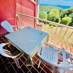 Apartman s galerijom i pogledom na more – Duga Uvala, 100 m od plaže