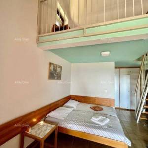 Apartman s galerijom i pogledom na more – Duga Uvala, 100 m od plaže