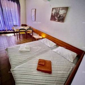 Apartman s galerijom i pogledom na more – Duga Uvala, 100 m od plaže