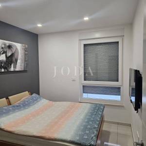 Apartman s okućnicom blizu plaže, Njivice