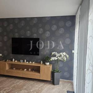 Apartman s okućnicom blizu plaže, Njivice