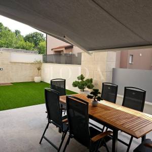 Apartman s okućnicom blizu plaže, Njivice