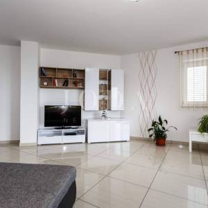 Apartman s otvorenim pogledom na more u Vrbniku