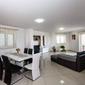 Apartman s otvorenim pogledom na more u Vrbniku