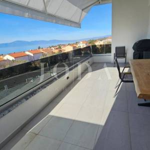 Apartman s otvorenim pogledom na more - Malinska