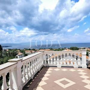 Apartman s otvorenim pogledom na more - Malinska