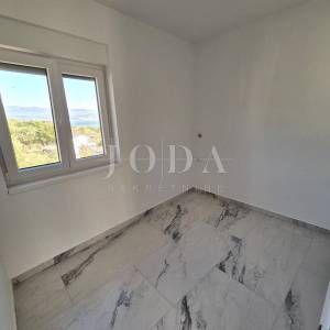 Apartman s pogledom na more - novogradnja uvala Soline