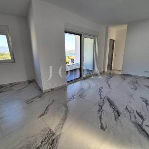 Apartman s pogledom na more - novogradnja uvala Soline