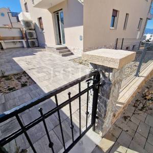 Apartman s pogledom na more i okućnicom, Njivice - otok Krk