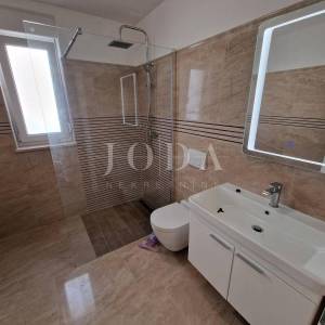Apartman s pogledom na more i okućnicom, Njivice - otok Krk
